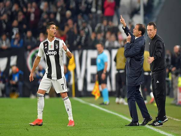 Tin bóng đá 26/7: Ronaldo "chiến tranh lạnh" với Juventus
