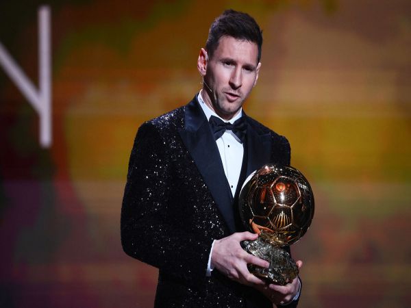 Bóng đá quốc tế 1/12: Messi đổ bệnh sau gala Quả bóng Vàng
