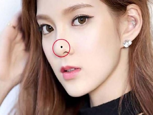 Tướng phụ nữ ngoại tình thường thấy mũi hơi lệch hoặc có nốt ruồi ở mũi